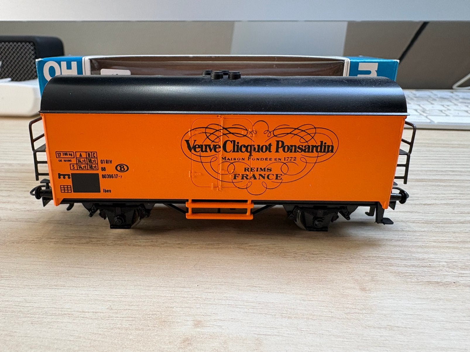 Märklin H0 4415.17 – Veuve Clicquot Ponsardin – NMBS/SNCB, Hobby & Loisirs créatifs, Enlèvement ou Envoi, Courant alternatif, Wagon