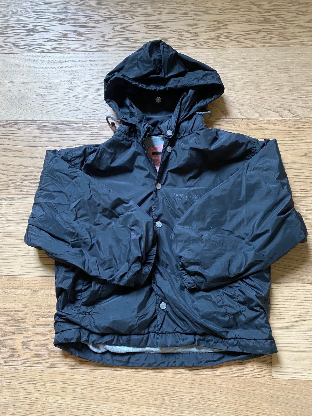 Zwarte regenjas van Pepe Jeans - maat 122/128 (XS), Enlèvement ou Envoi, Utilisé, Garçon ou Fille