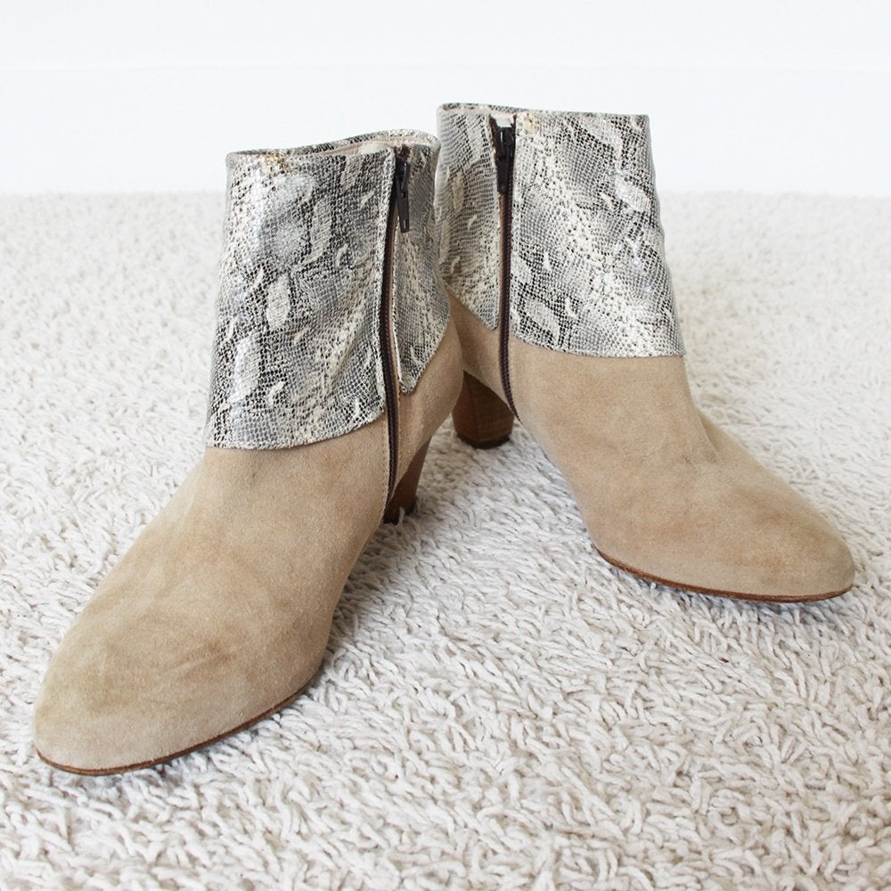 Belles bottines Altra Cosa en daim (taille 41) - s15 €35, -, Altra Cosa, Comme neuf, Brun, Boots et Botinnes