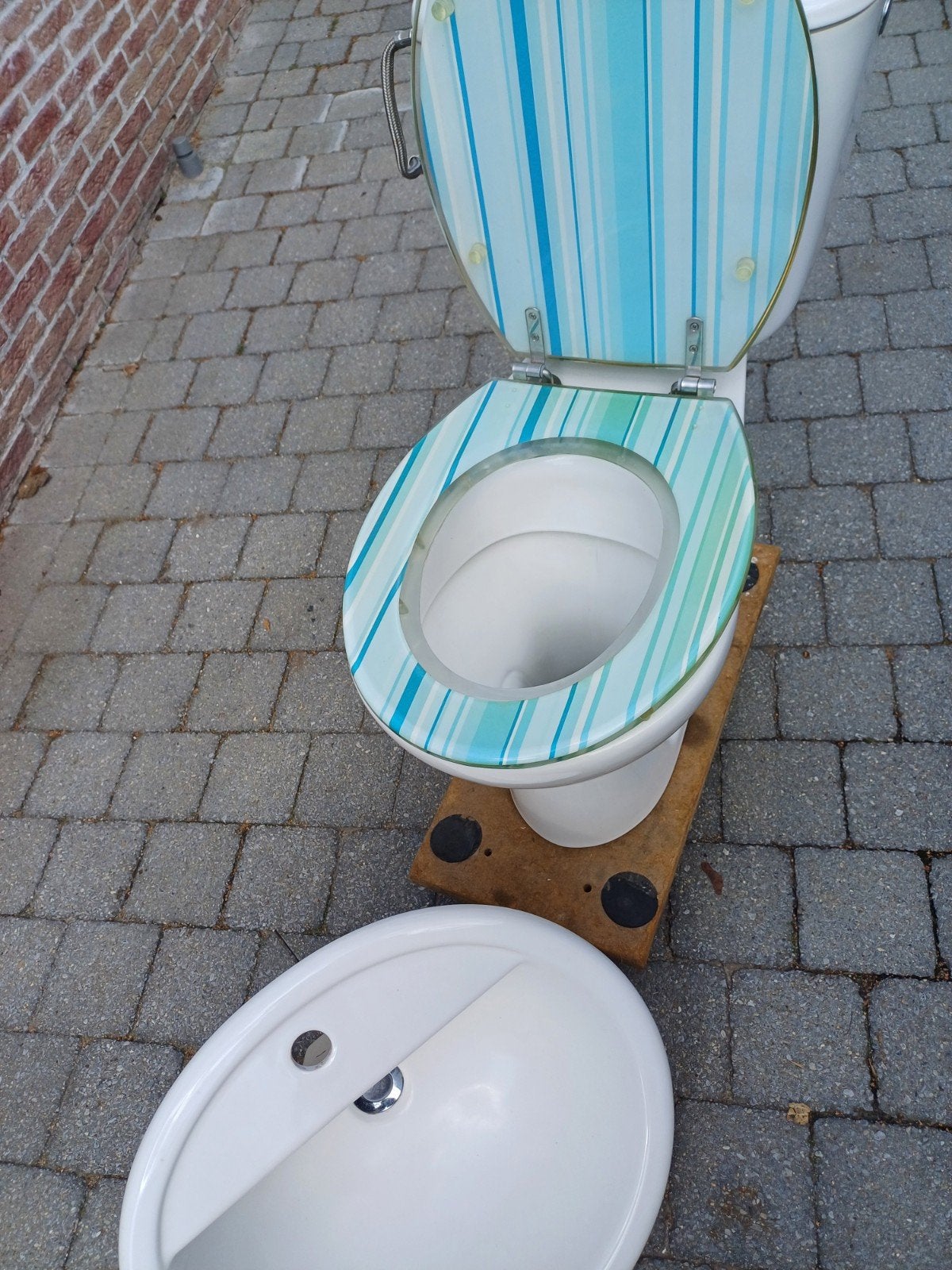 Gratis wasbak + toilet, Ophalen