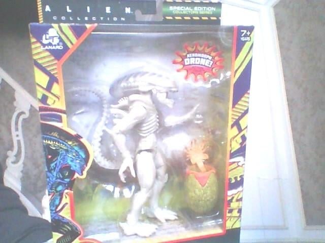 Figurine alien xenomorph, Enlèvement