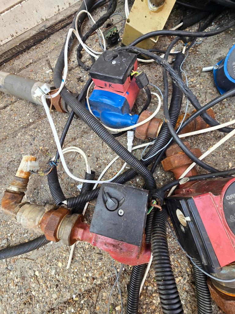 Material voor mazout ketel, Doe-het-zelf en Bouw, Ophalen, Zo goed als nieuw