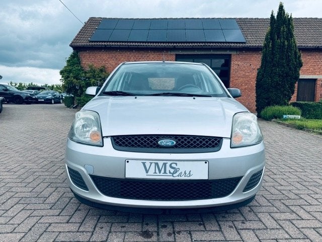 Ford Fiesta 1.4 Essence * Garantie * Clima * Attelage, Argent ou Gris, Entreprise, Garantie prolongée, Boîte manuelle
