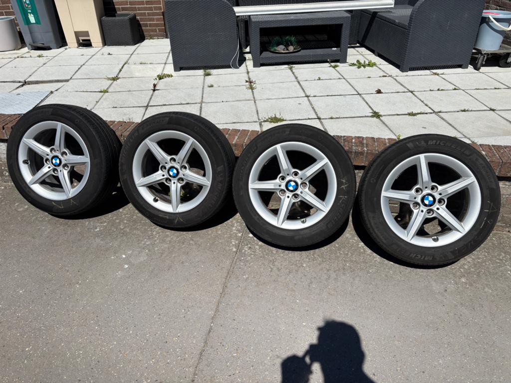 Bmw 1 serie velgen + banden, Ophalen, Zomerbanden, Band(en)