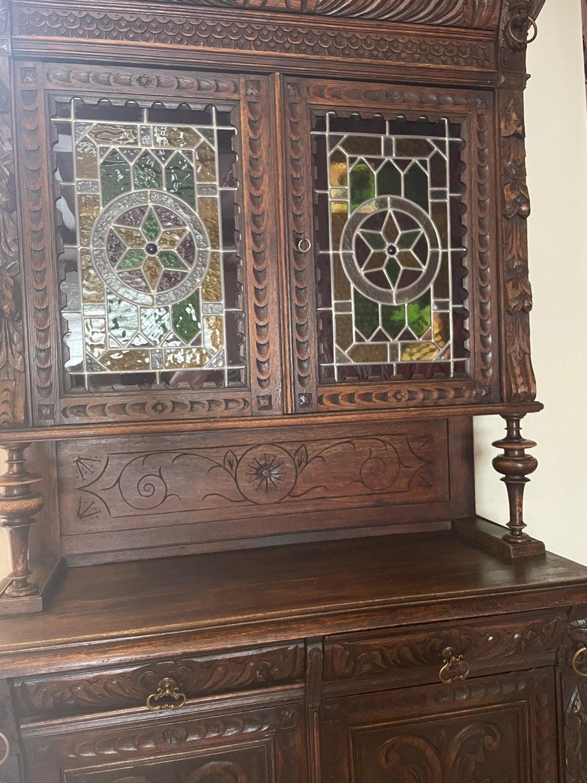 Antieke kast met glas in lood, Ophalen