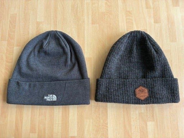 2 grijze mutsen (one size), Kleding | Heren, Mutsen, Sjaals en Handschoenen, Ophalen of Verzenden