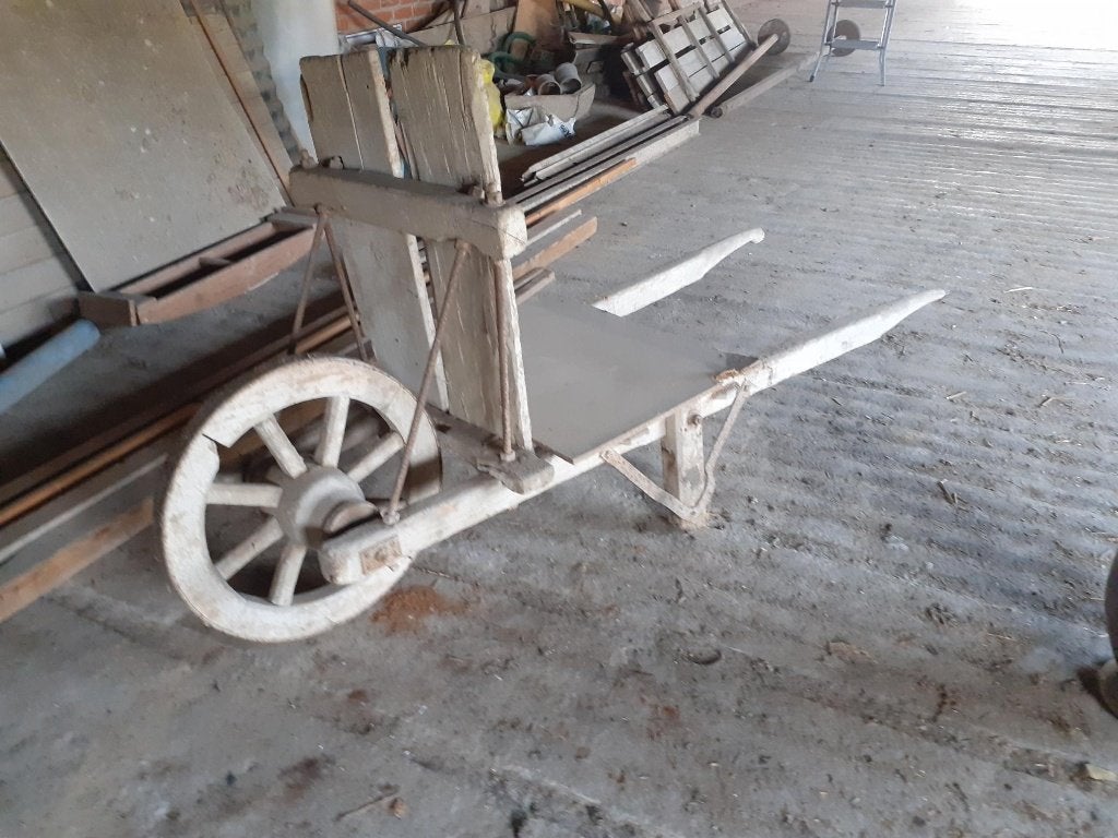 Oude kruiwagen, Ophalen