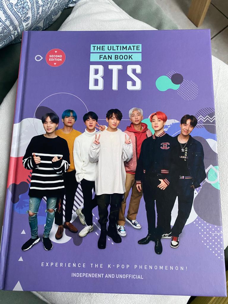 Le fan book BTS par excellence, Livres, Cinéma, Tv & Médias, Enlèvement ou Envoi, Comme neuf