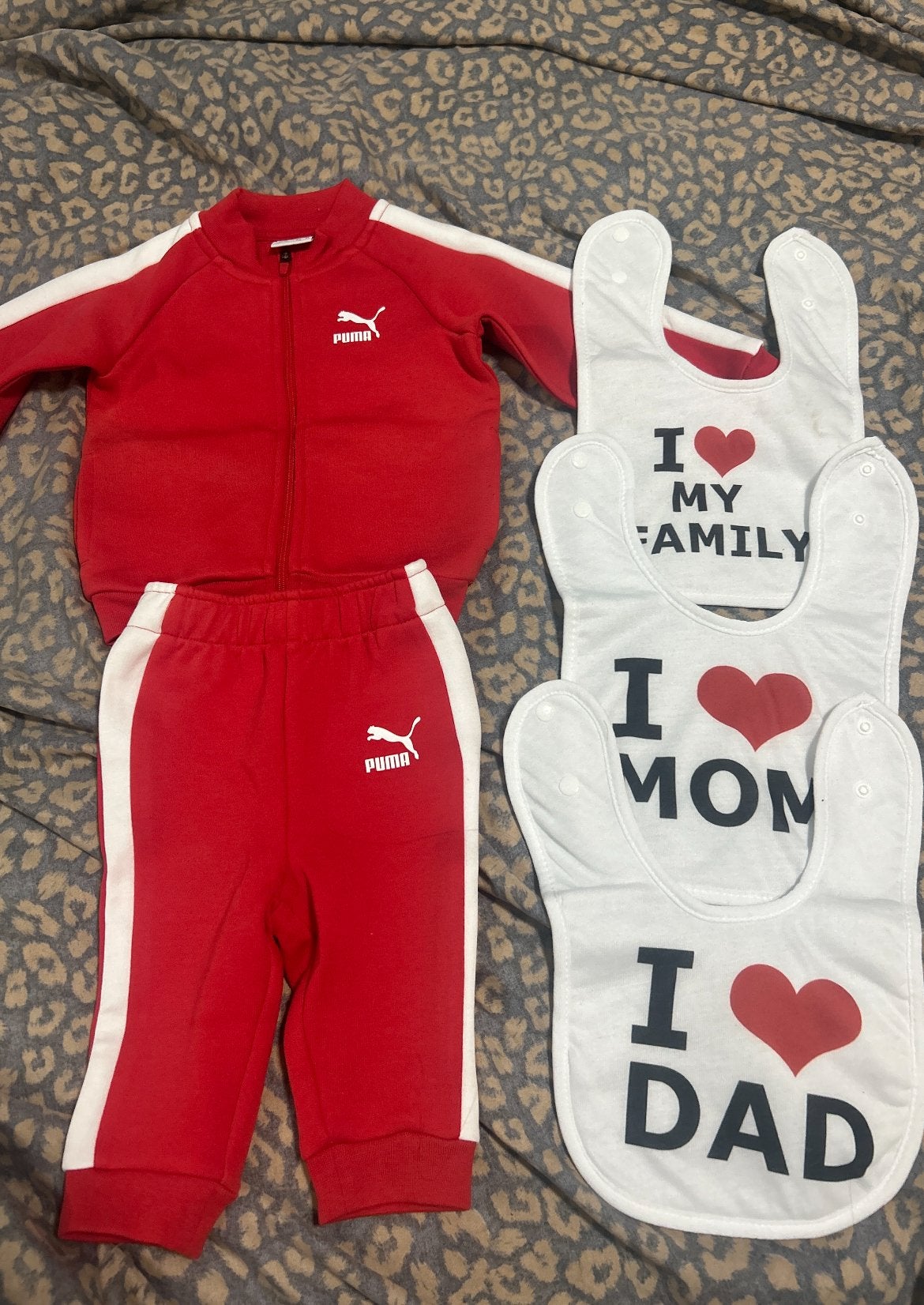 ensemble puma bebe + 3 bavoirs, Enlèvement ou Envoi, Neuf, Garçon, Ensemble
