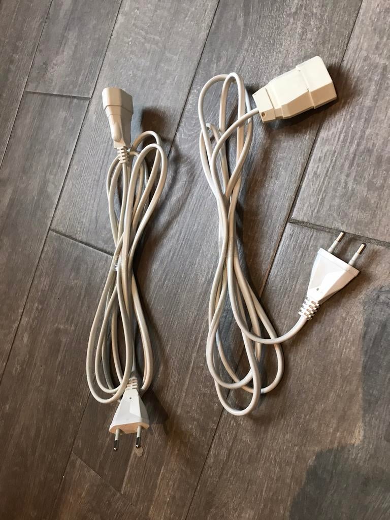 2 VERLENGKABELS , NİEUWSTAAT !!, Ophalen of Verzenden, Zo goed als nieuw, Kabel of Snoer
