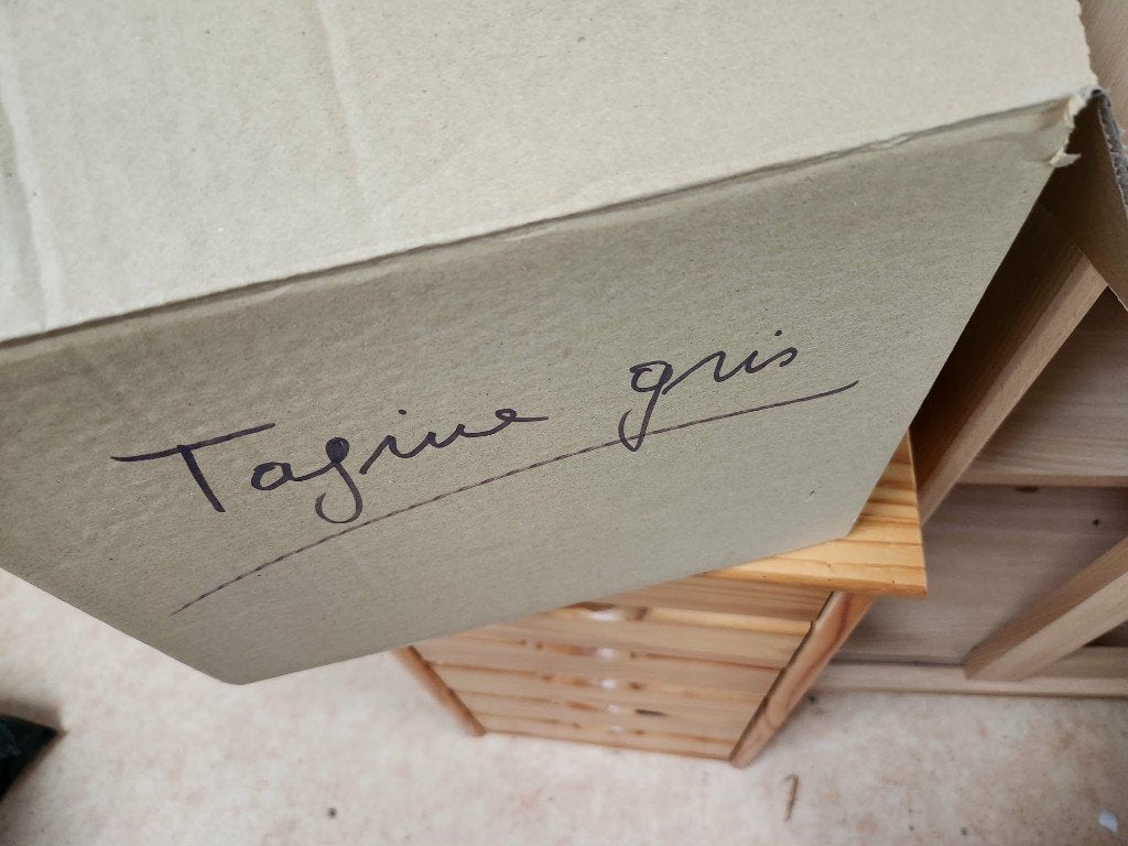 tajine neuf gris taupe en céramique émaillée, Enlèvement, Neuf, Pierre/céramique, Tajine