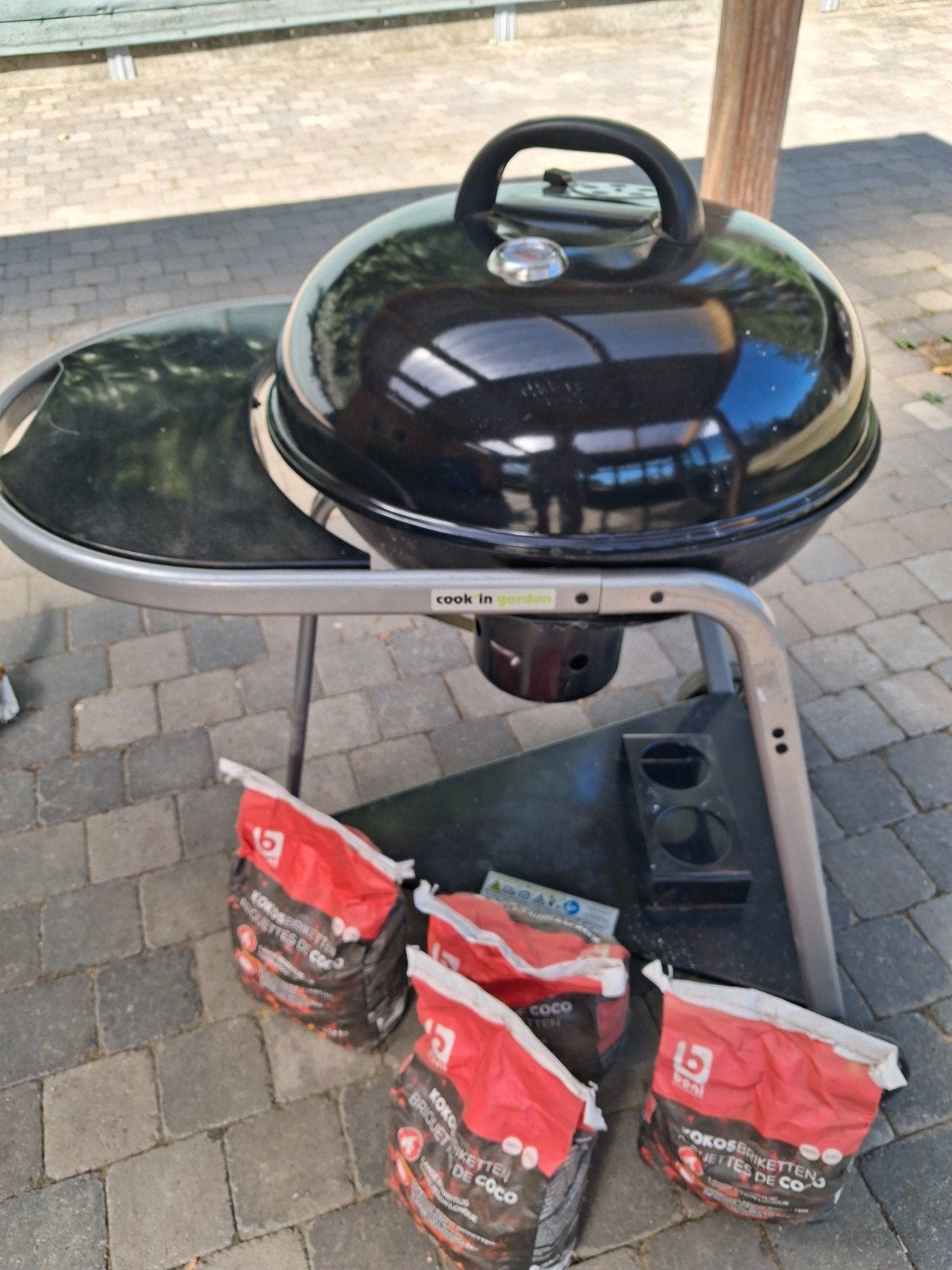 bbq met houtskool in zeer goede staat., Enlèvement, Comme neuf