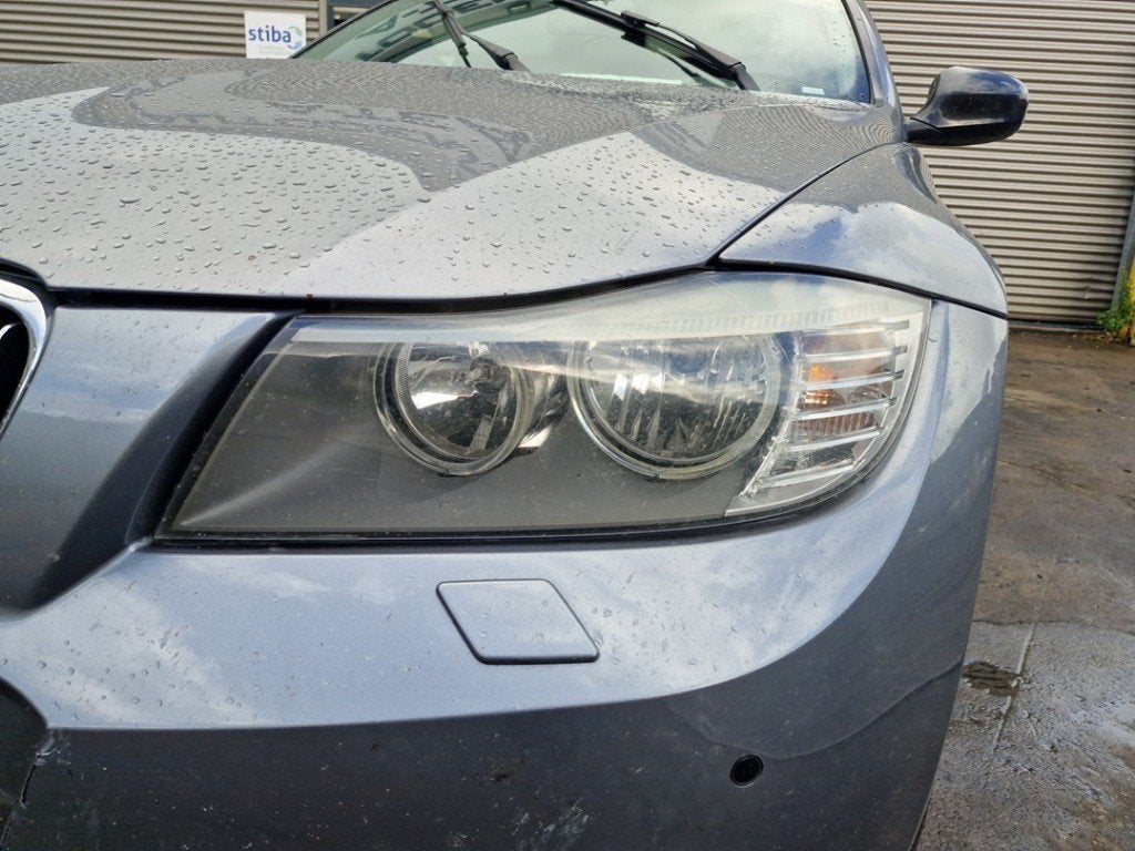 PHARE / OPTIQUE AVANT GAUCHE BMW 3 serie (E90), Utilisé, BMW, Petuelring 130
80809  München, DE, Bayerische Motoren Werke AG