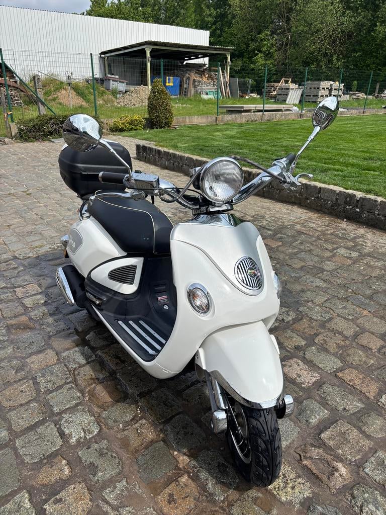Neco Vico 125CC, Fietsen en Brommers, Ophalen, Zo goed als nieuw