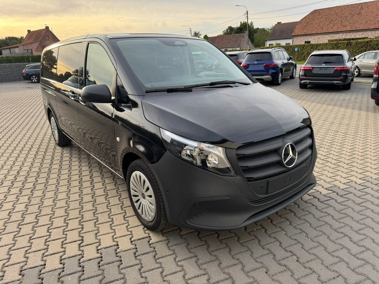 Mercedes-Benz Vito 116 cdi Tourer 9 plaatsen (automatique), Autos, Entreprise, 2000 kg, Noir, Diesel