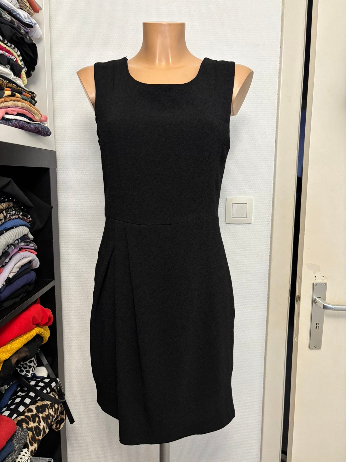 Klassieke zwarte jurk, Kleding | Dames, Ophalen of Verzenden, Zo goed als nieuw, Maat 38/40 (M), Zwart