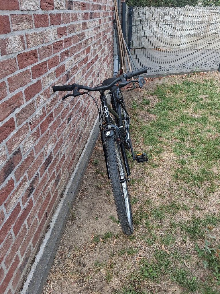 Vélo de couleur noire pour ado ou adulte, Enlèvement, Utilisé