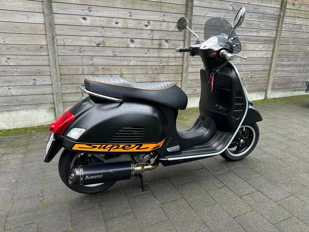 Vespa GTS 300 superSport - topkoffer - akrapovic, Motoren, Motoren | Piaggio, Particulier, Super Sport, 12 t/m 35 kW, 1 cilinder