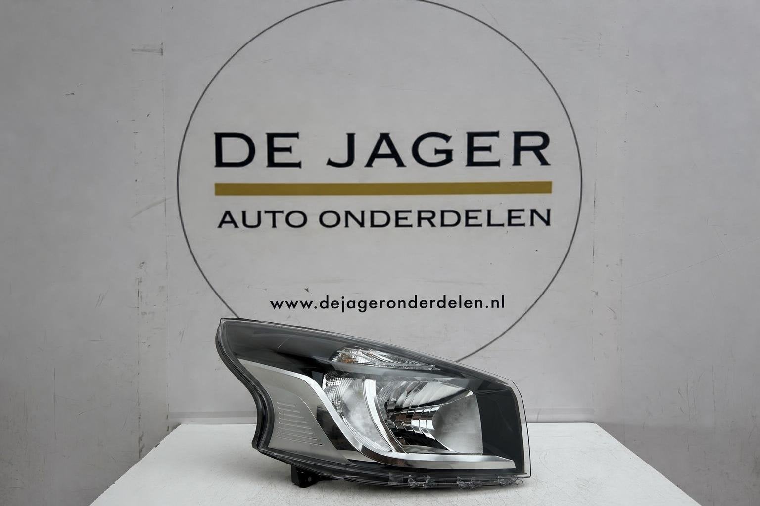 Renault Trafic X82 koplamp rechts 260101161R, Renault Group, Gebruikt, Contact.group@renault.com, Renault