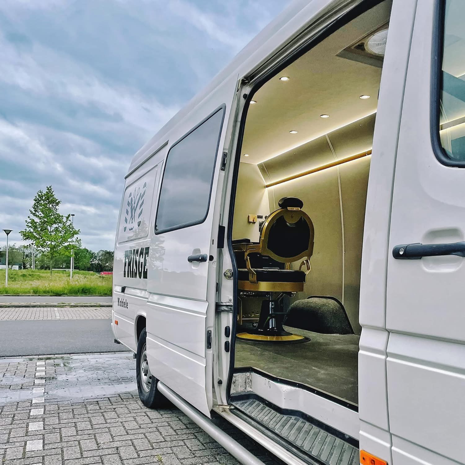 Mobiele barbershop / kapsalon op wielen MB Sprinter 313 CDI, Articles professionnels, Exploitations & Reprises