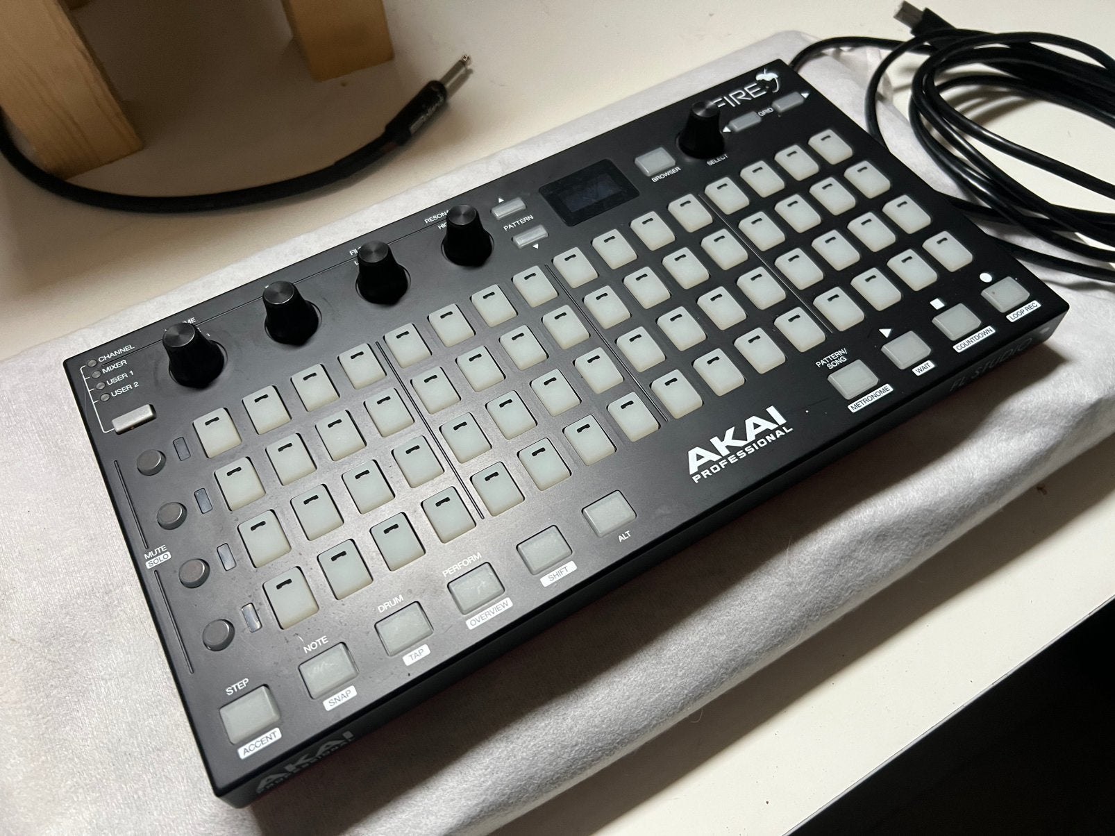 Akai Professional Fire, Informatique & Logiciels, Enlèvement, Comme neuf