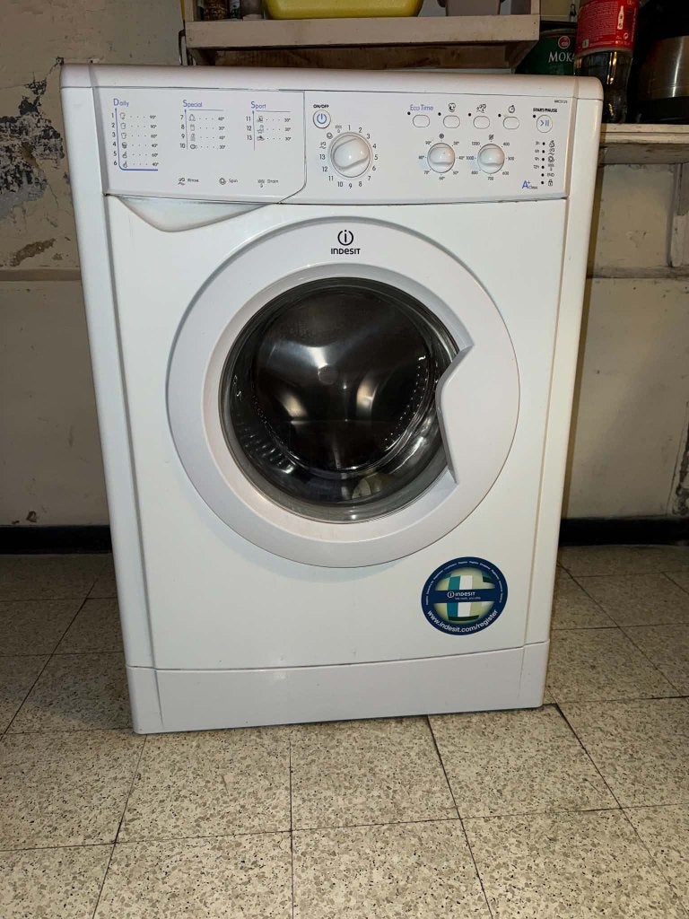 Machine à laver indesit, 1200 à 1600 tours, 6 à 8 kg, Classe énergétique A ou plus économe, Chargeur frontal