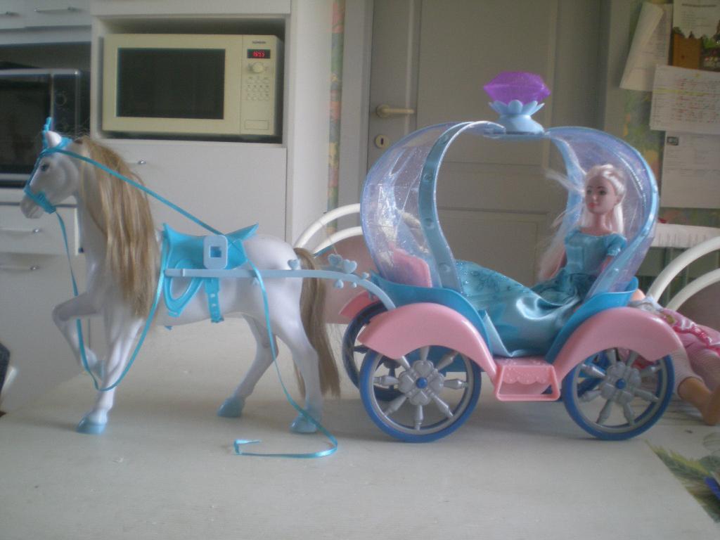 grote koets met paard, Kinderen en Baby's, Speelgoed | Poppen, Ophalen of Verzenden, Zo goed als nieuw