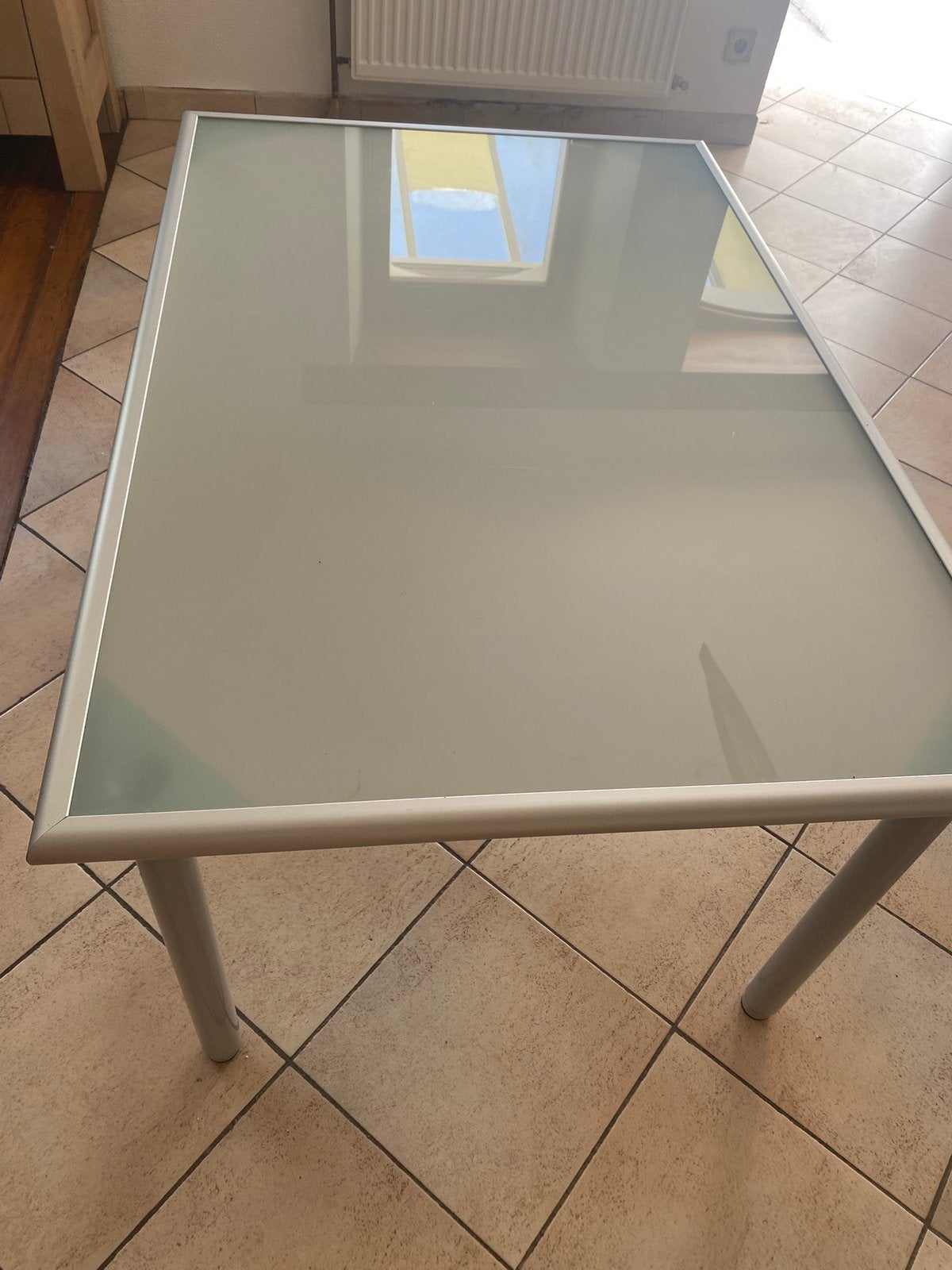 Table de salle hauteur reglable, Enlèvement, Comme neuf
