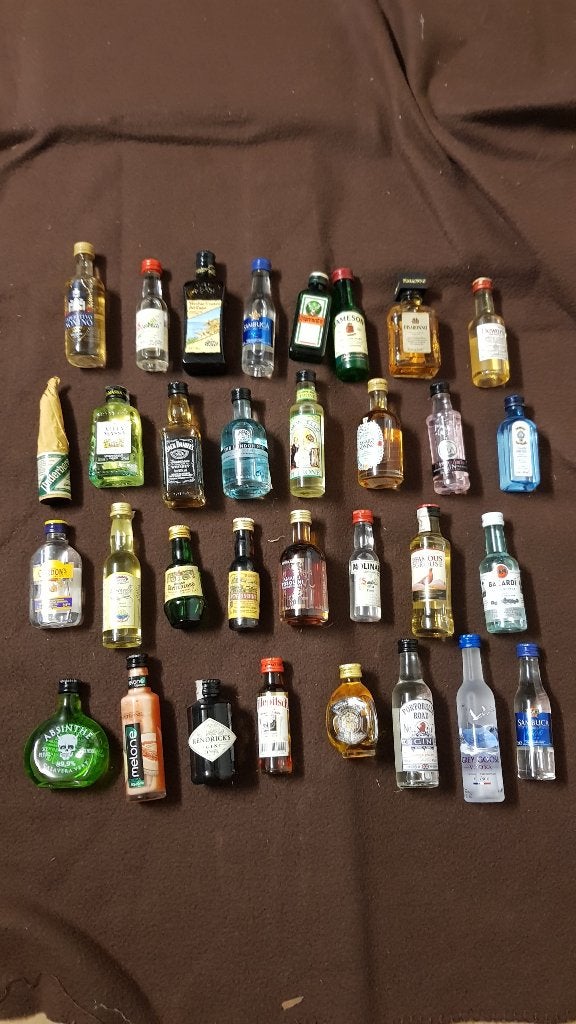 LOT DE 32 MIGNONETTES D'ALCOOL, Collections, Enlèvement ou Envoi