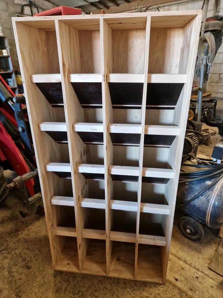 3 casiers pour 20 pigeons ( femelles) modèles Onyn, Enlèvement