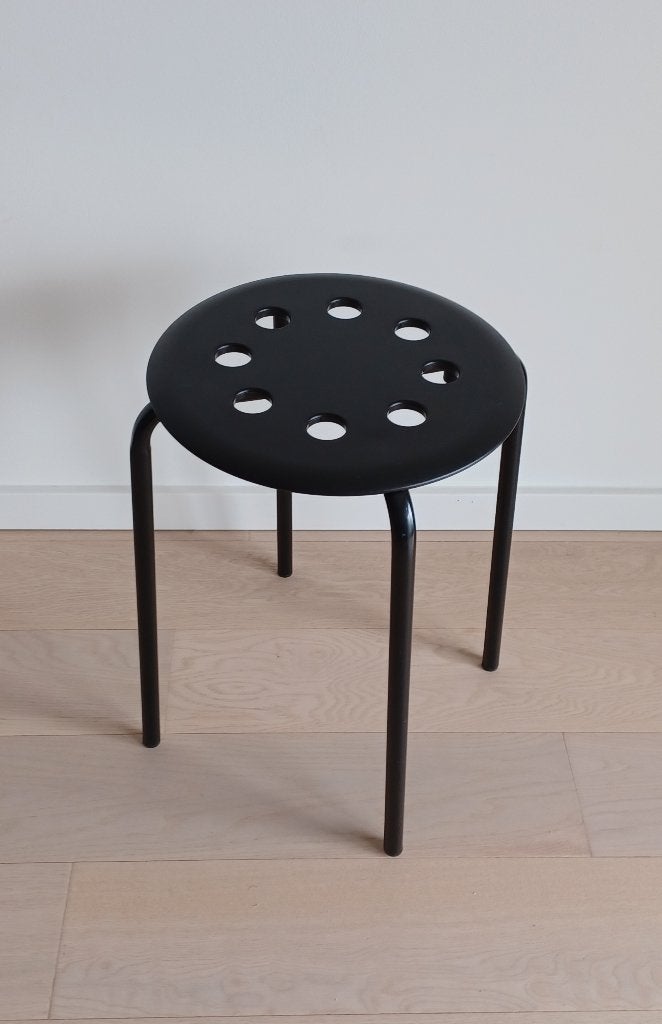 Tabouret IKEA MARIUS noir – pratique, léger et robuste, Maison & Meubles, 1 tabouret, Enlèvement, Comme neuf, 30 à 60 cm