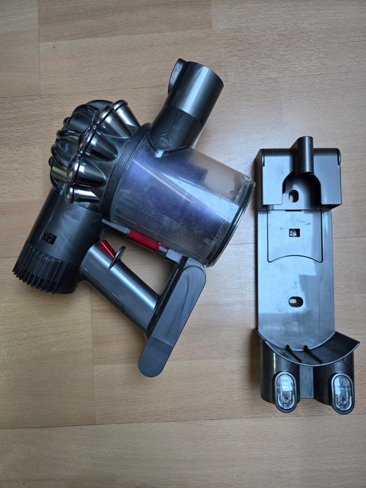 Dyson DC62 steelstofzuiger, Elektronische apparatuur