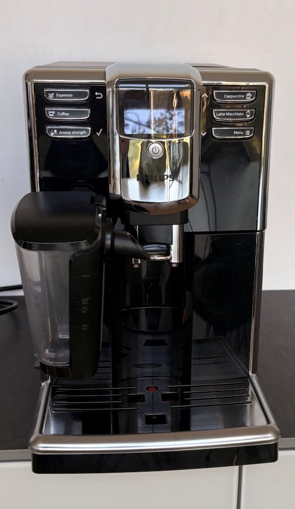 Philips LatteGo EP5330. Zeer nette staat. Incl. producten, Réservoir d'eau amovible, Café moulu, Comme neuf, Enlèvement