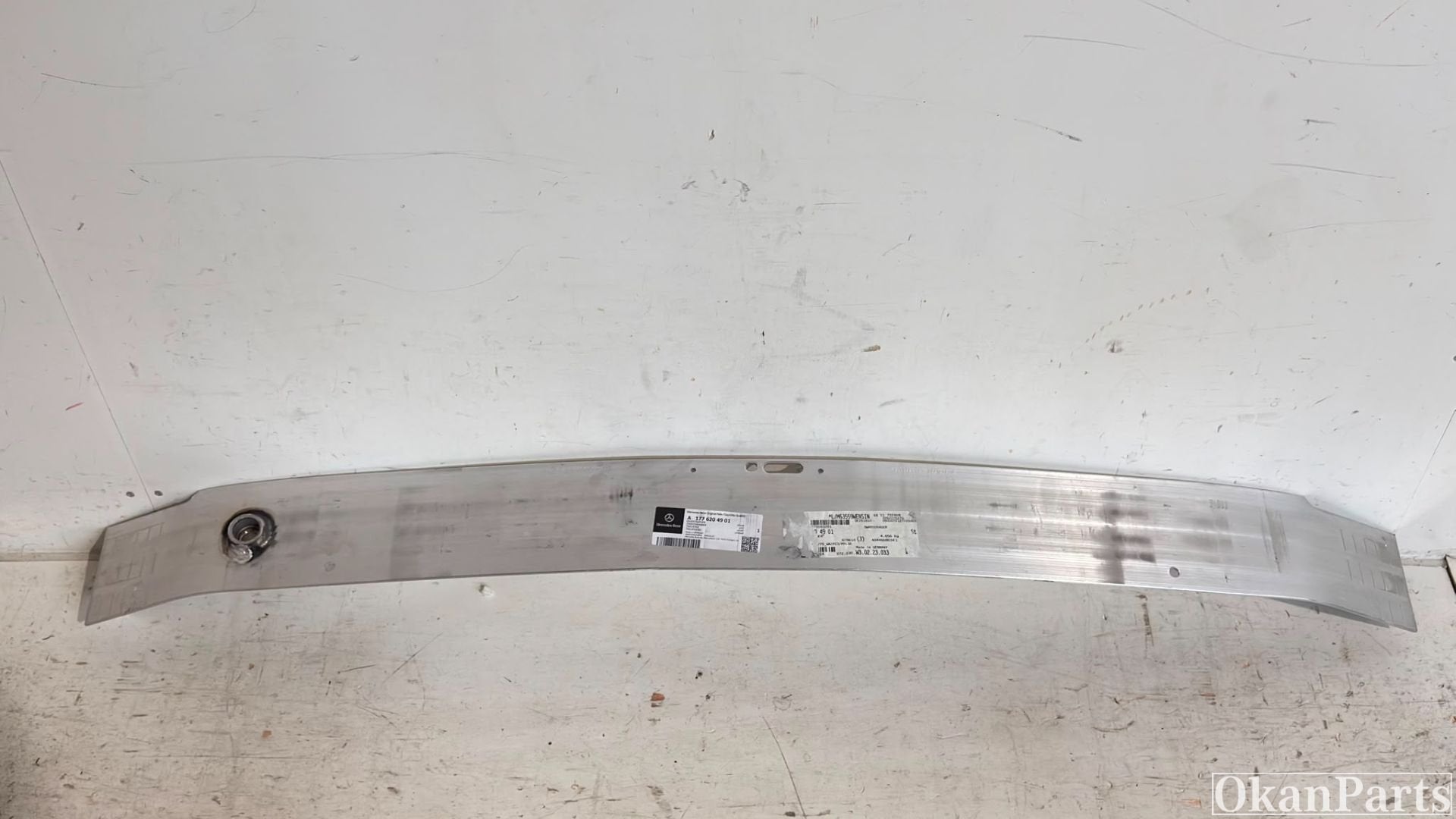 Traverse de pare-chocs avant Mercedes-Benz Classe A W177 A17, Mercedes-Benz AG, Mercedes-Benz, Utilisé, Mercedesstrasse 120
70372  Stuttgart, DE