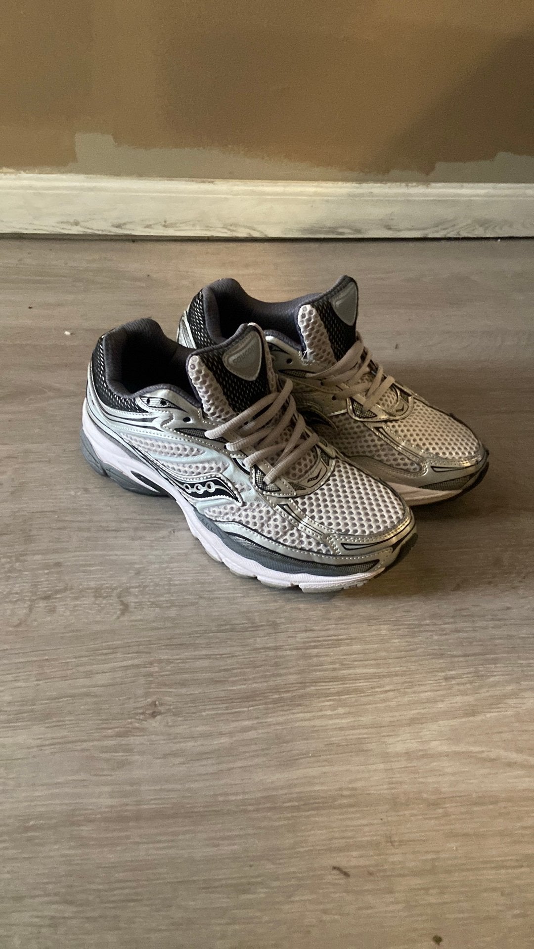 Saucony omni 9 grijs, Vêtements | Hommes, Chaussures, Comme neuf, Enlèvement, Blanc, Baskets
