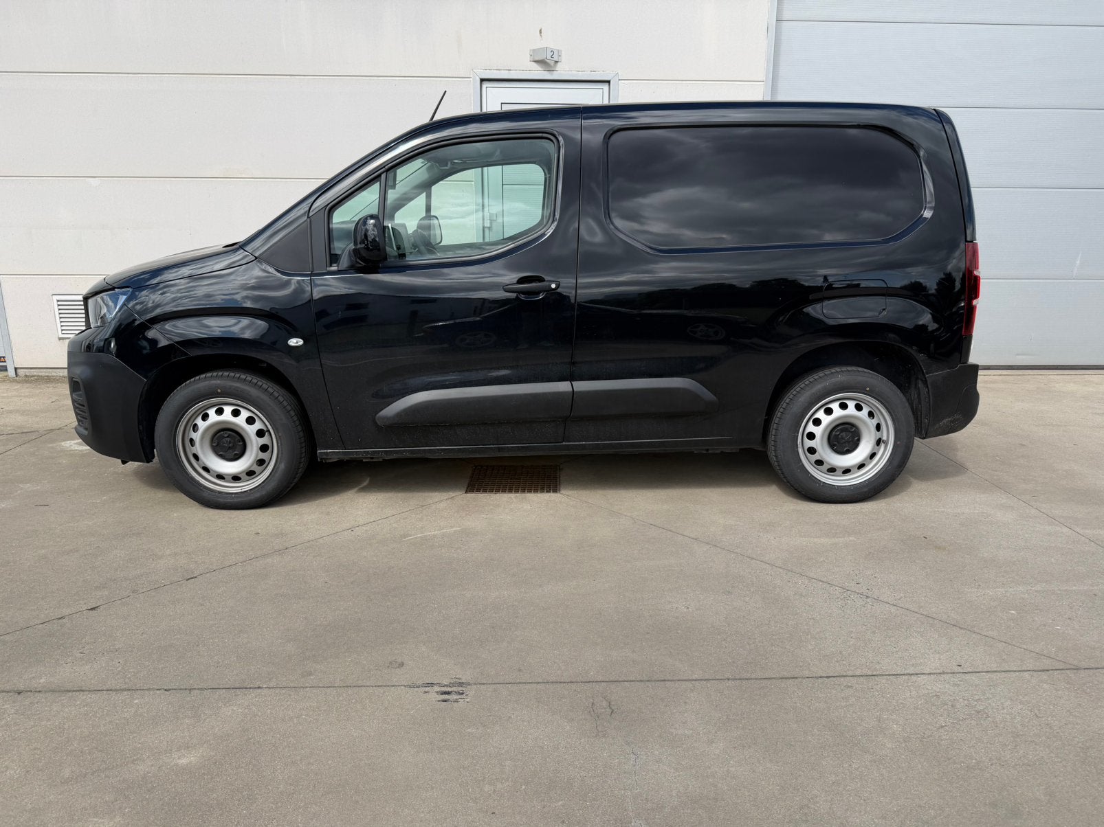 Peugeot Partner 1.5hdi 100pk 3zit prijs excl btw, Stof, Zwart, Bedrijf, 5 deurs