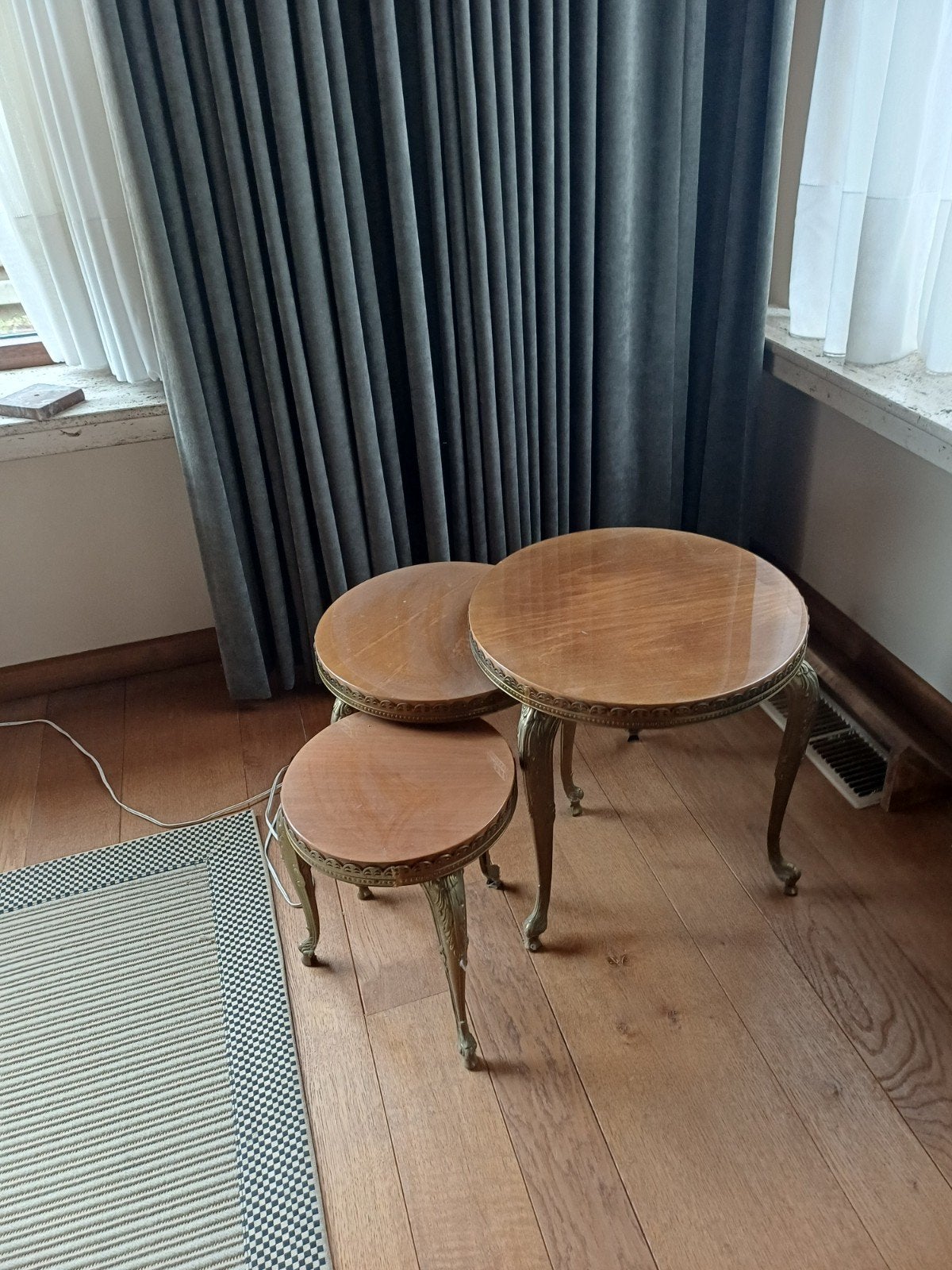 set van 3 antieke tafeltjes, Ophalen