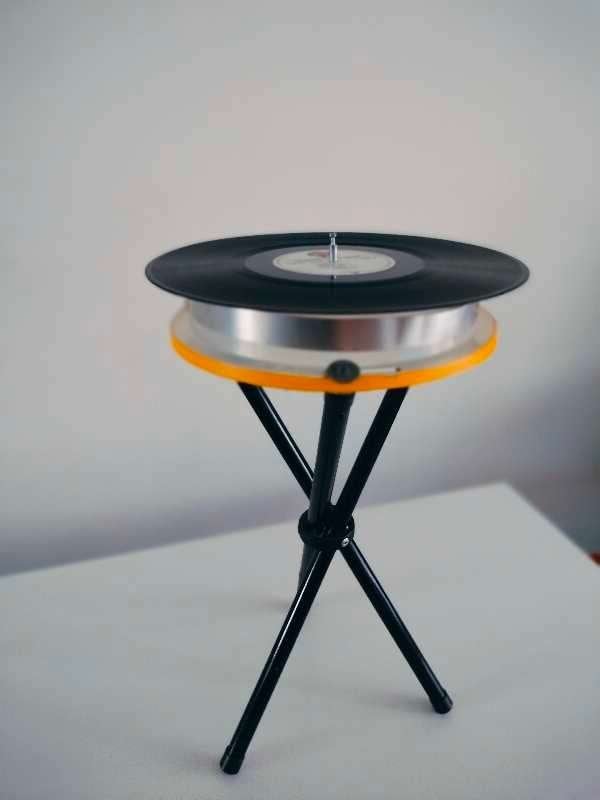 Art Concept//Vinyl bijzettafel Tripod, Ophalen, Gebruikt, Overige formaten