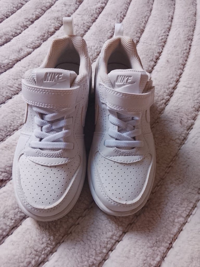 Nieuwe Nike kinder sneakers, Kinderen en Baby's, Ophalen, NIKE, Jongen of Meisje, Schoenen