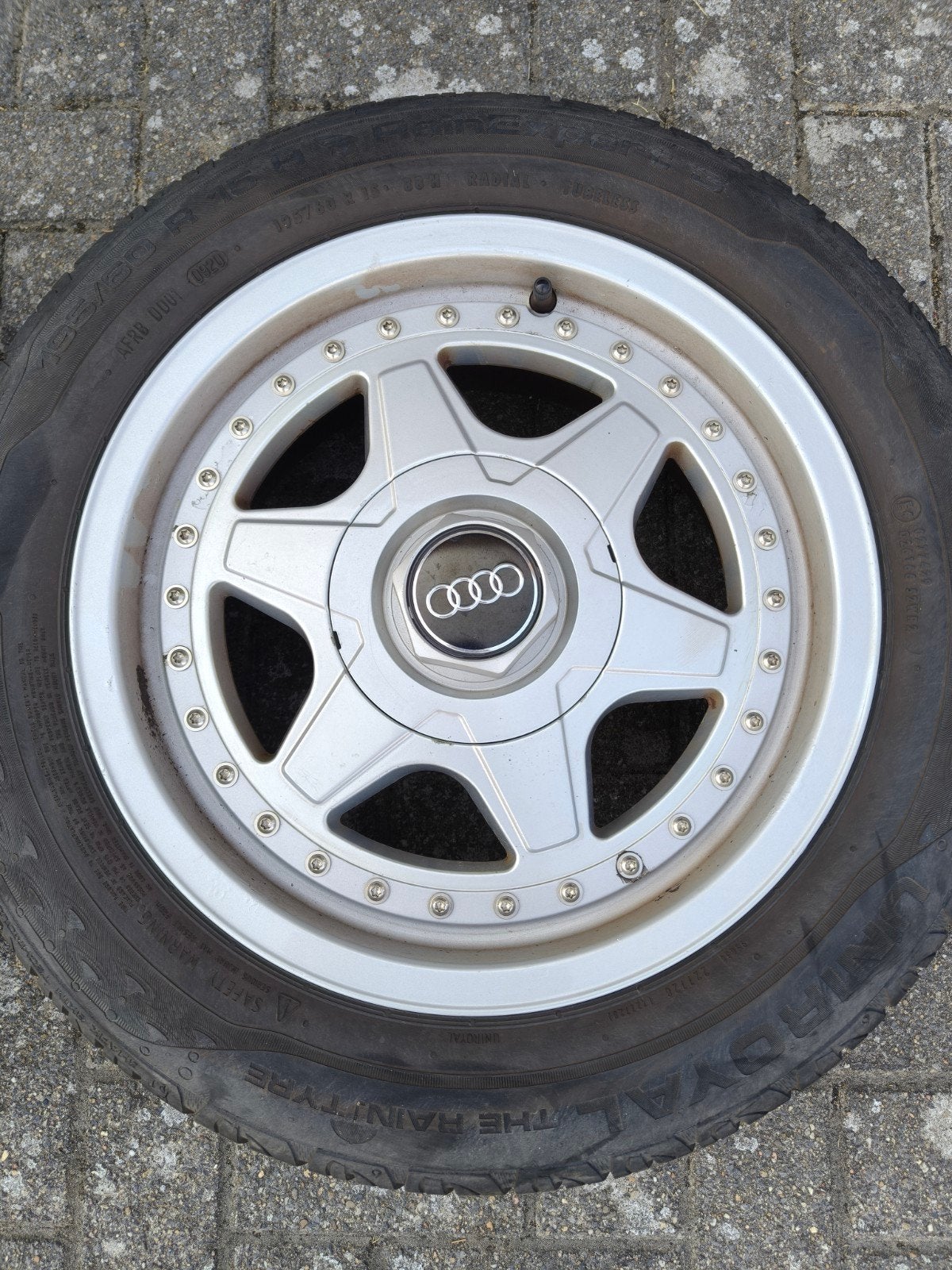 Audi 80/90 velgen, Ophalen, Band(en)