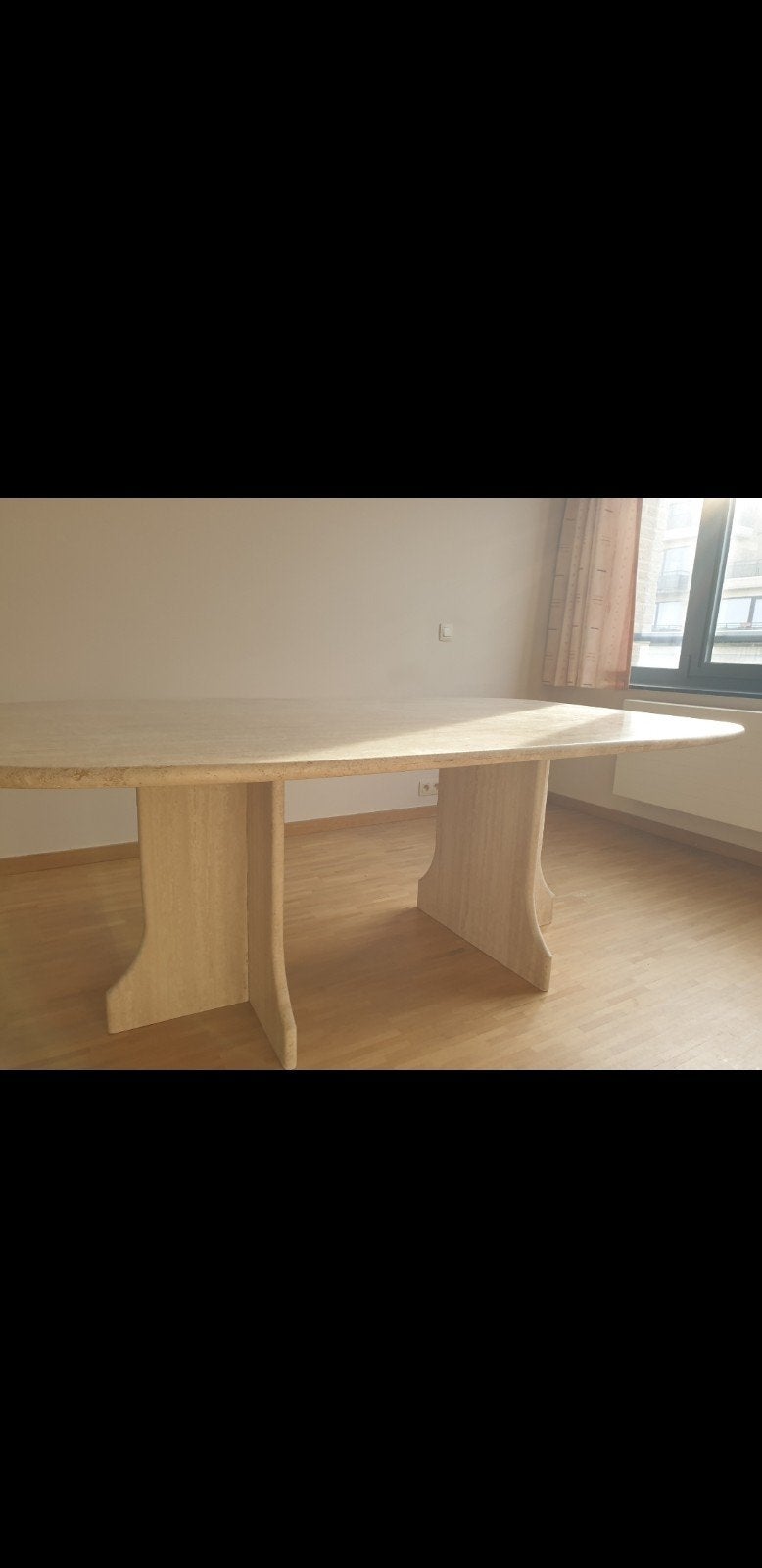Table en marbre, Enlèvement