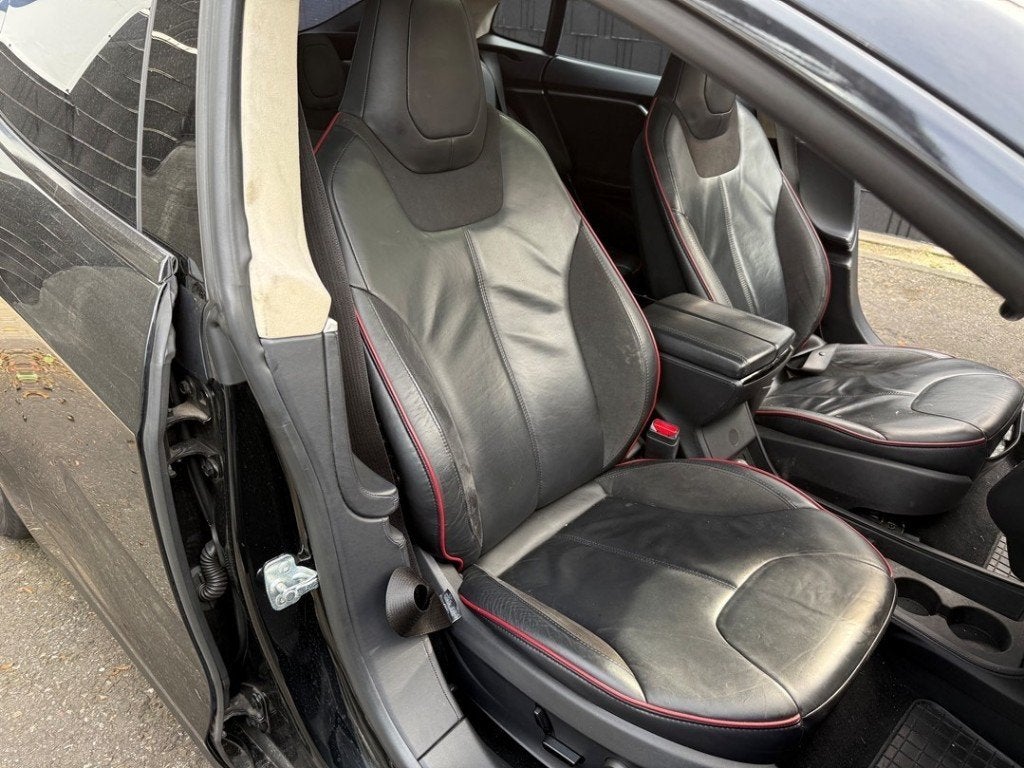 INTERIEUR Tesla Model S Liftback 85 (L1S) (01-2012/04-2026), Germany_Sales@tesla.com, Gebruikt, Overige automerken, Ludwig-Prandtl-Straße 27 - 29
12526  Berlin, DE