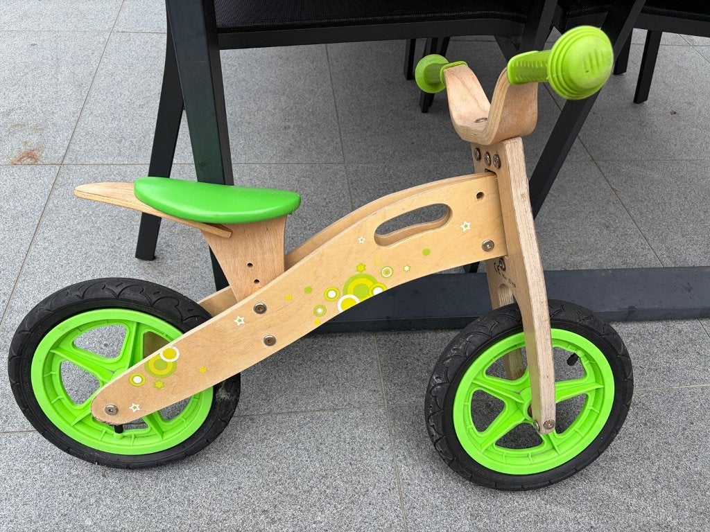 Houten loopfiets met luchtbanden – groen, Enlèvement, Utilisé, Vélo d'équilibre