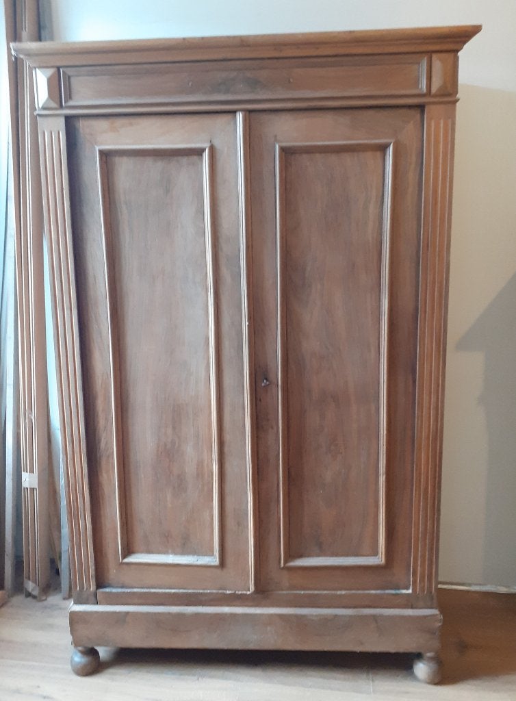 Armoire ancienne en noyé, Enlèvement, Utilisé