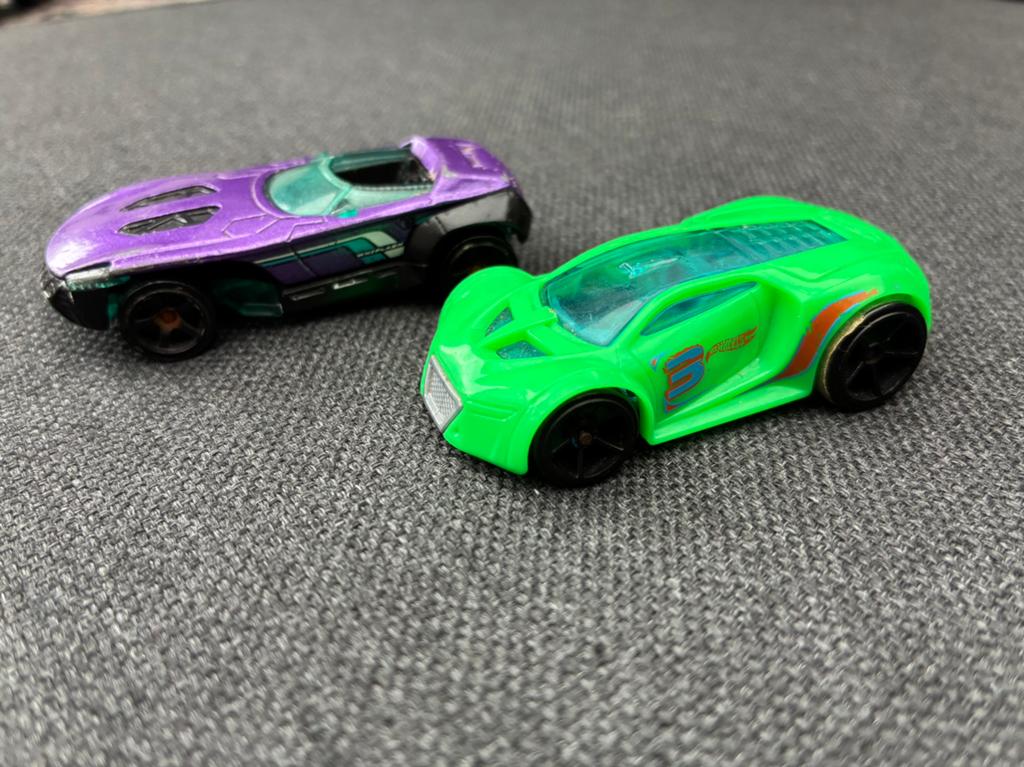 2 Hot Wheels Autootjes, Kinderen en Baby's, Ophalen, Gebruikt