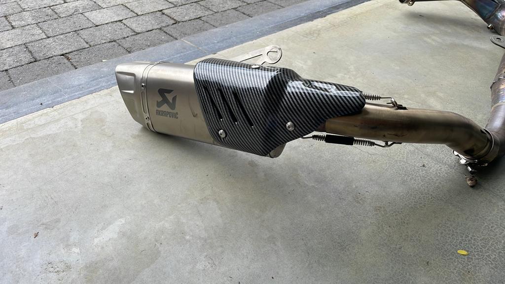 Uitlaat akrapovic, Motoren, Ophalen