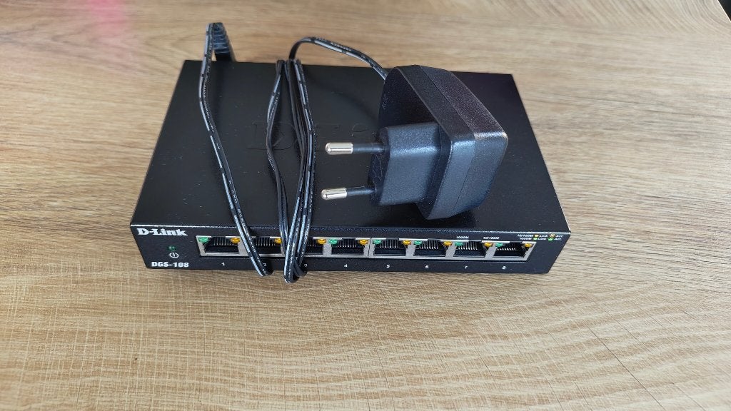 D-Link DGS-108 8-Port Gigabit Switch, Computers en Software, Netwerk switches, Ophalen, Gebruikt