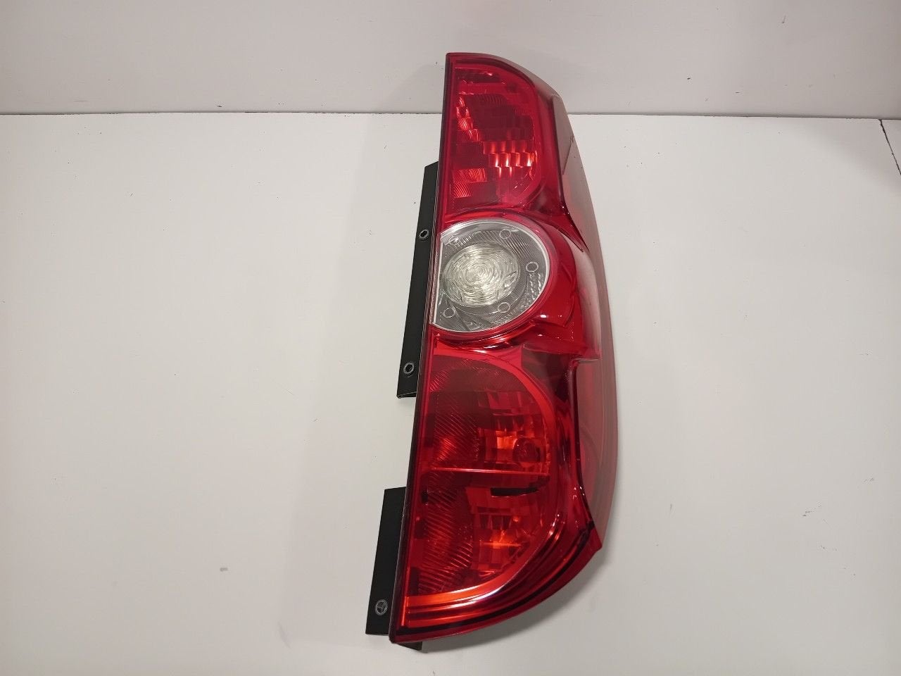 Achterlicht carrosserie rechts Fiat Doblo, Onderdelen@venauto.nl, Van der Ven Autorecycling B.V., Ettenseweg 76, 4706 PB Roosendaal, The Netherlands