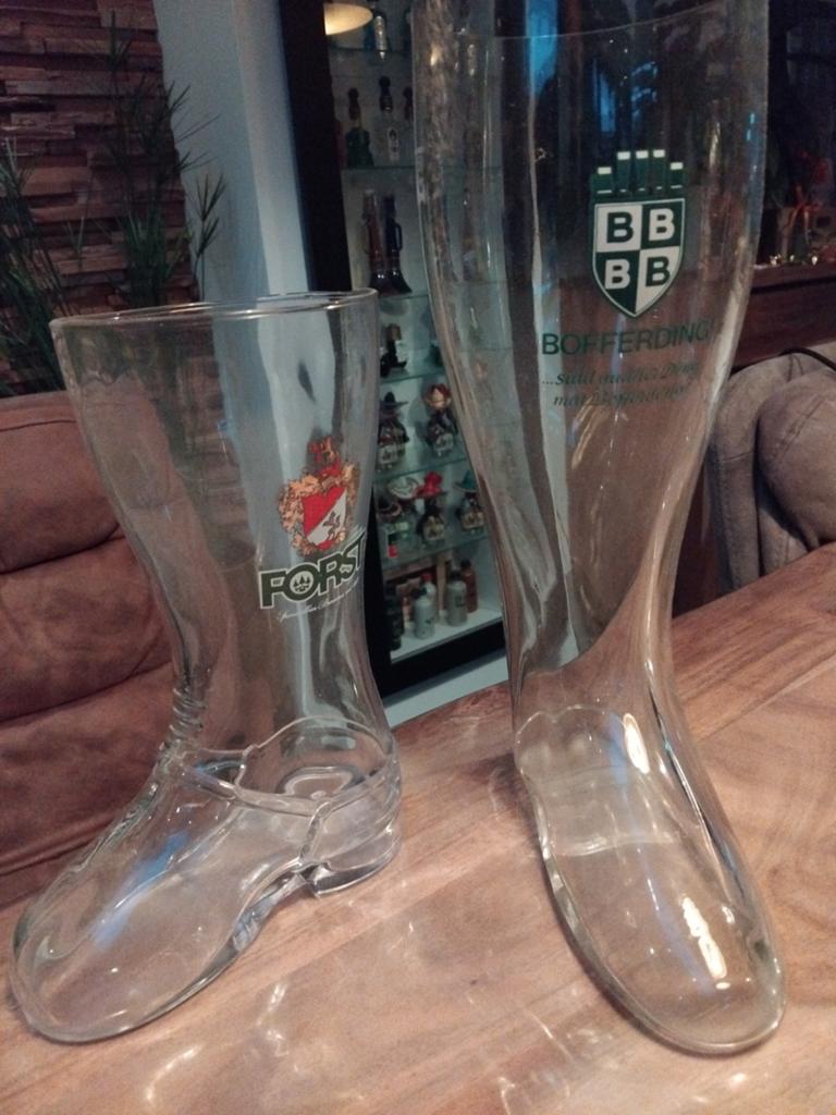 Zeer mooie bierglazen (laars) merk forst en bofferding, Ophalen