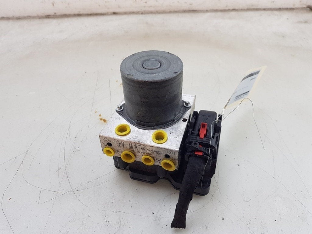 ABS POMP Volkswagen Taigo (01-2021/03-2024), Robert Bosch AG, Gebruikt, Volkswagen, Robert-Bosch-Allee 1
74232  Abstatt, DE